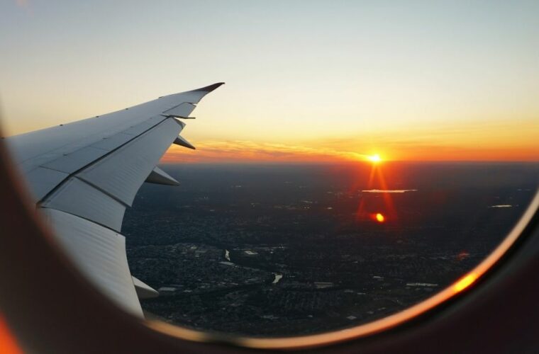 spirit airplane wing airborne